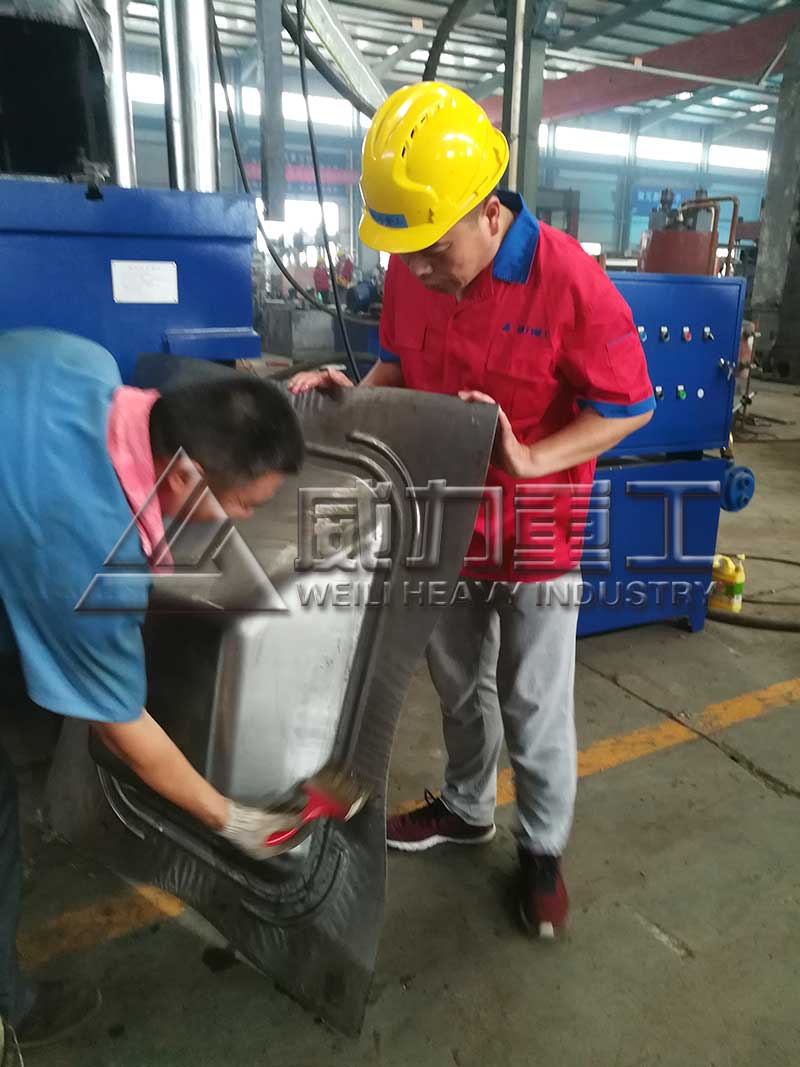 灰斗车成型机车间