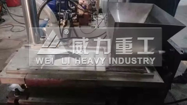 陶瓷粉末成型机