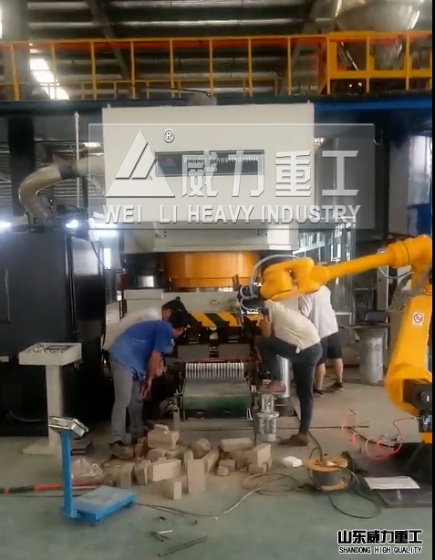 全自动耐火砖成型液压机配置机械手