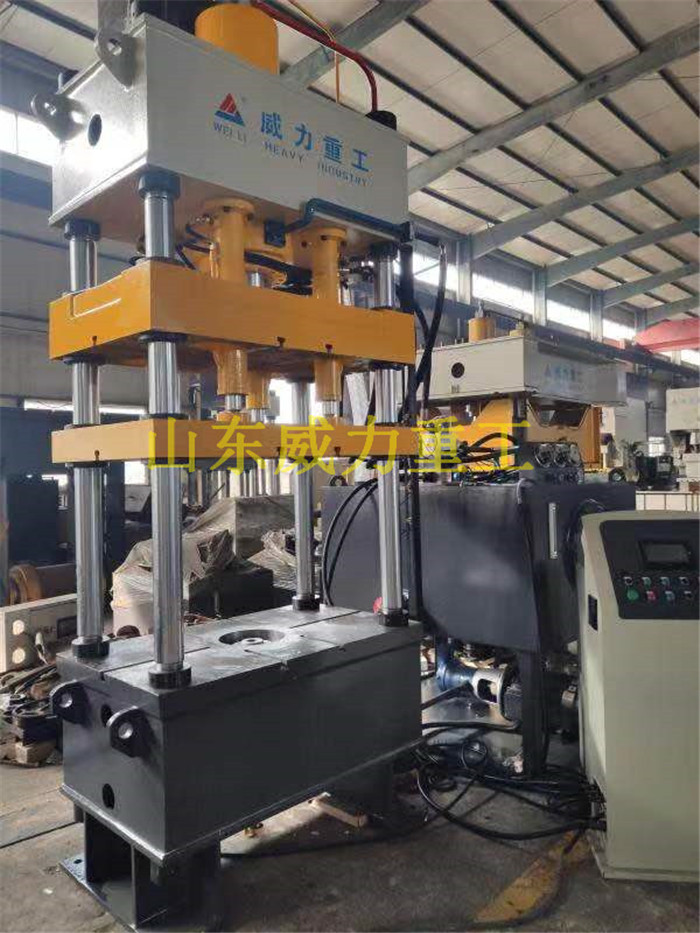 全自动钨粉成型液压机加工车间