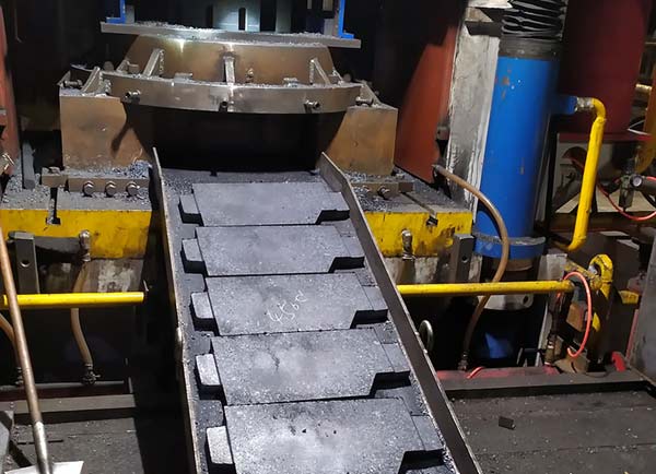配重块粉末成型液压机压制成品