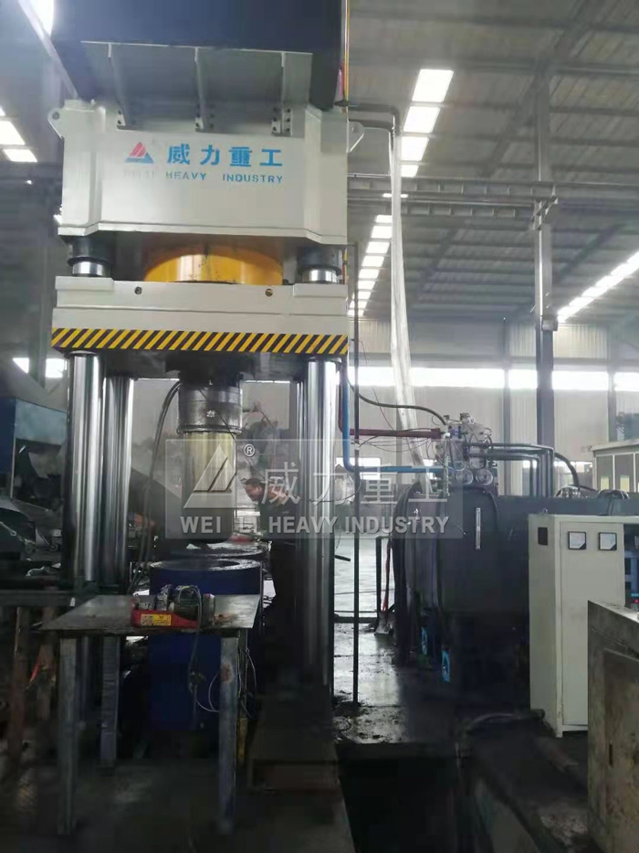 山东威力重工热压石墨坩埚液压机