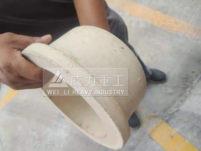 四柱液压机压制氧化硅成品