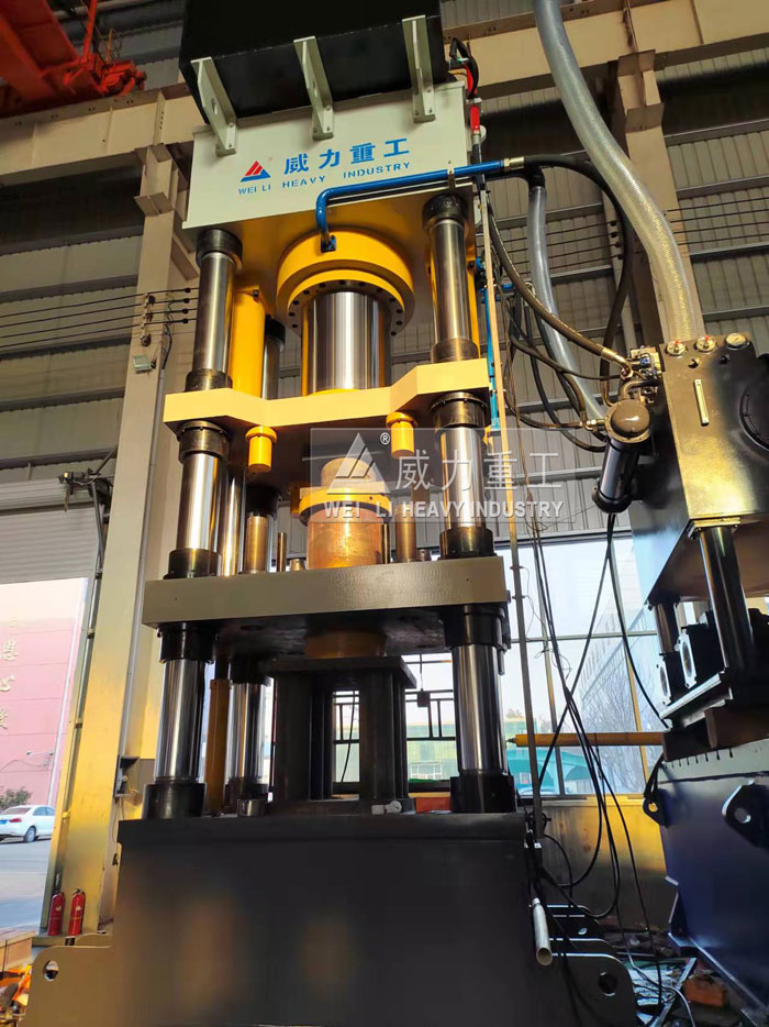 山东威力重工铁粉成型液压机