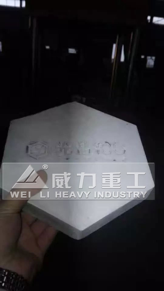 四梁四柱液压机压制陶瓷块