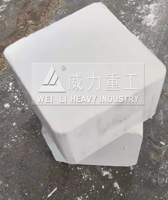 四柱液压机压制磁性材料